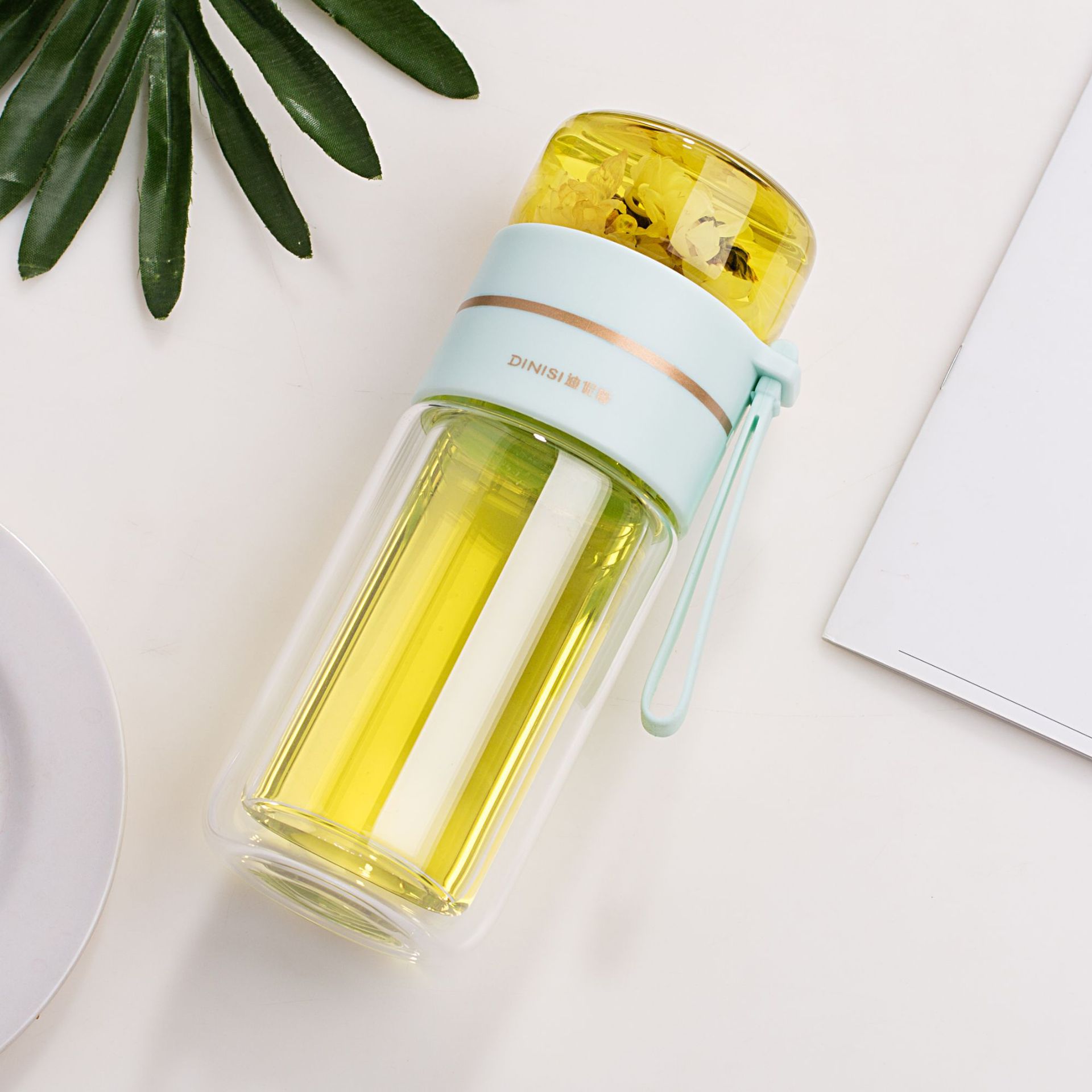 Nice Glass Water Bottle With Tea Infuser Filter Tea Separation Double Wall Glass Bottle Leakproof Water Bottle